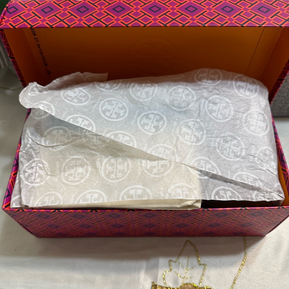 NWT Tory Burch Embellished Logo Velvet Scandals, Be summer ready with this. - Picture 12 of 15